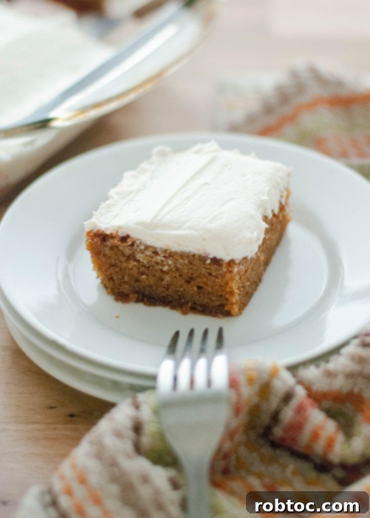 gluten-free-dairy-free-pumpkin-cake-with-cream-cheese-frosting